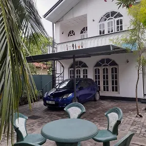 hellen-homestay.negombohotels.net/